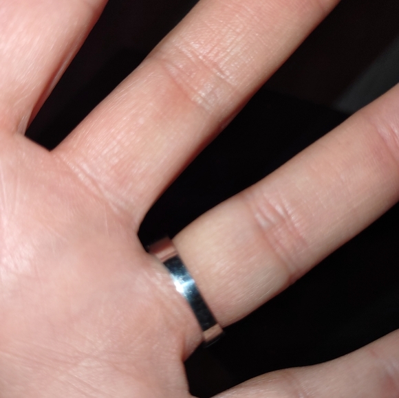 10K solid white gold topaz ring ( March Birthday) - Picture 5 of 7